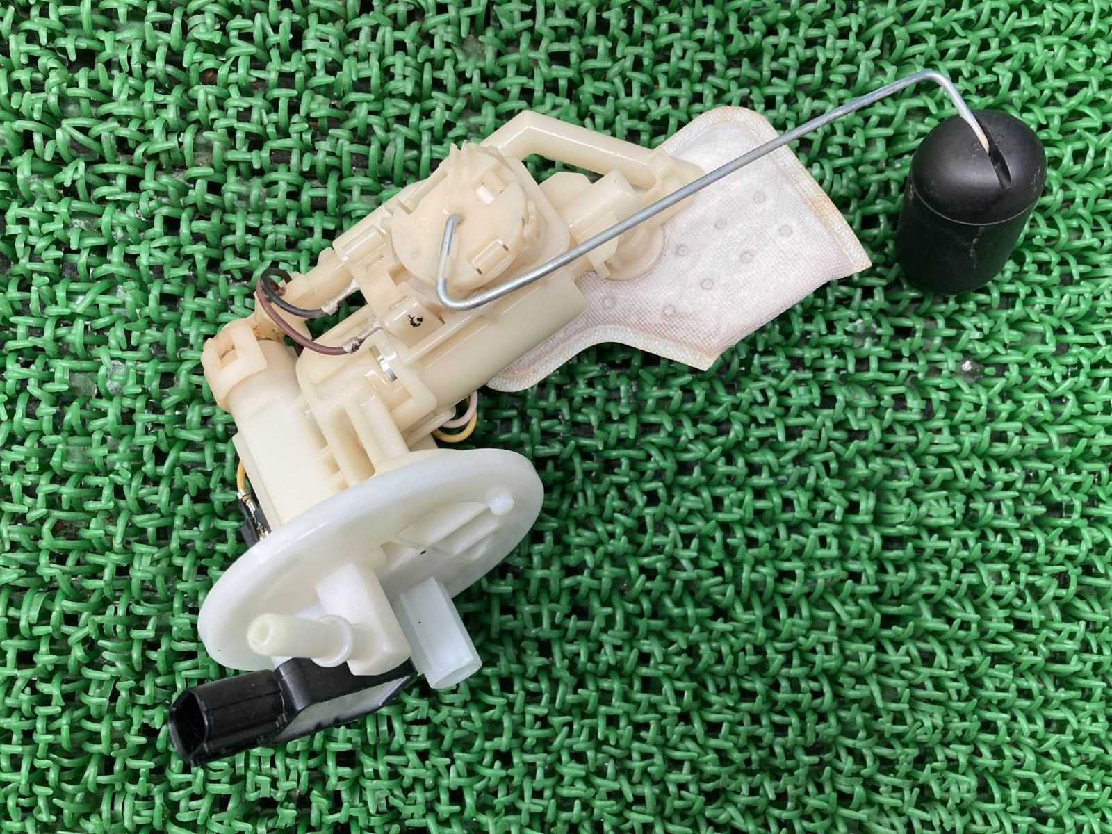 フェザー125 フューエルポンプ 2SB ヤマハ 純正 中古 FAZER125 YS125フェザー 品薄 mO 6,732円