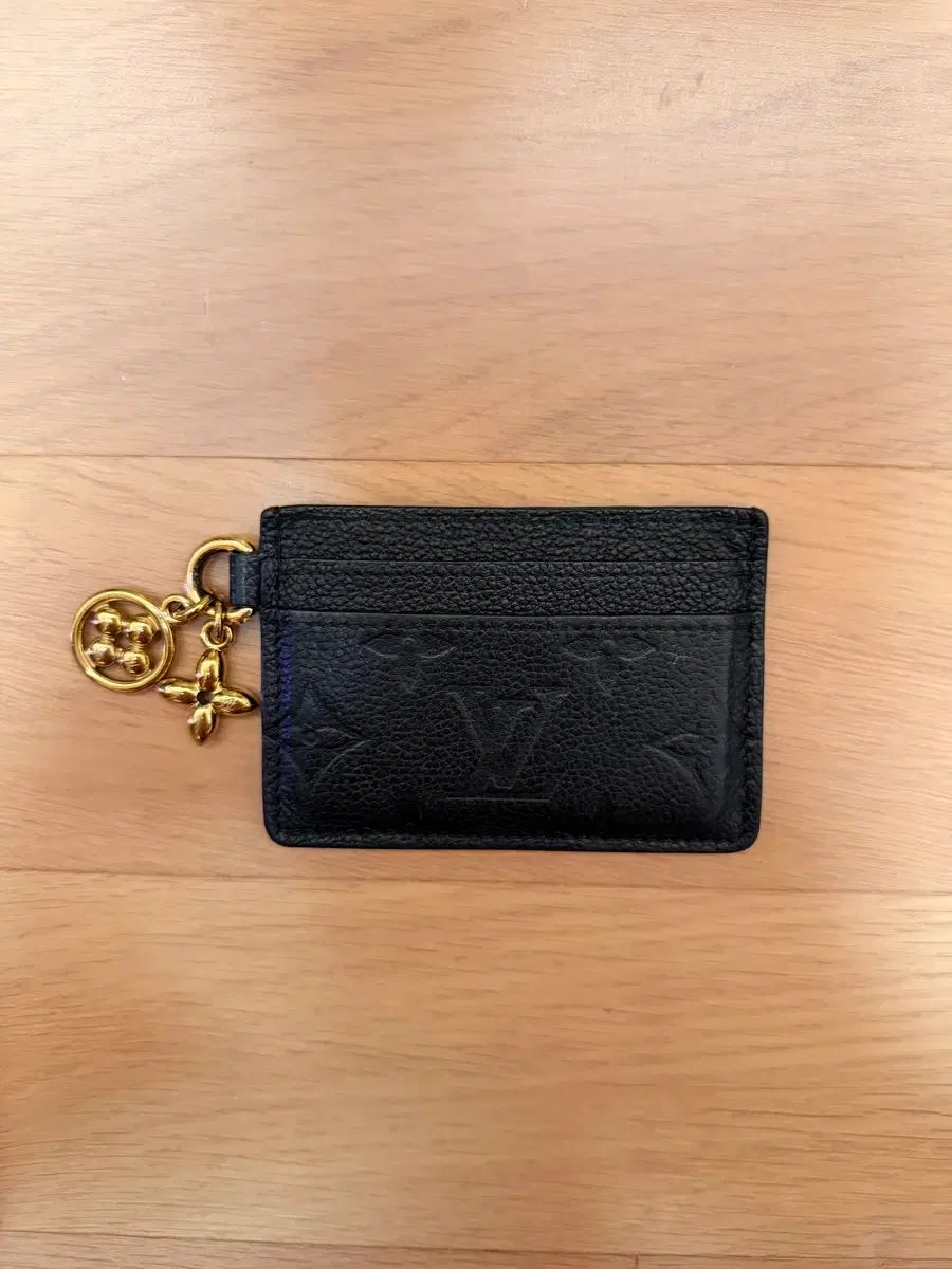 ルイヴィトン エンブロイダリー LV チャーム ホルダー カードウォレット