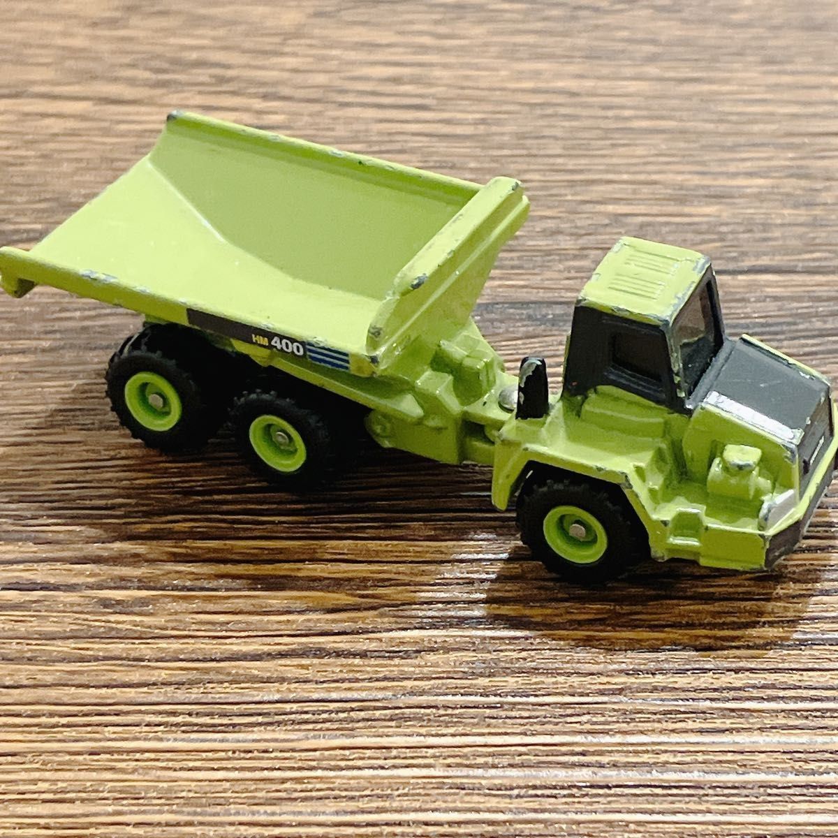 トミカ ミニカー コマツ アーティキュレート ダンプトラック - メルカリ