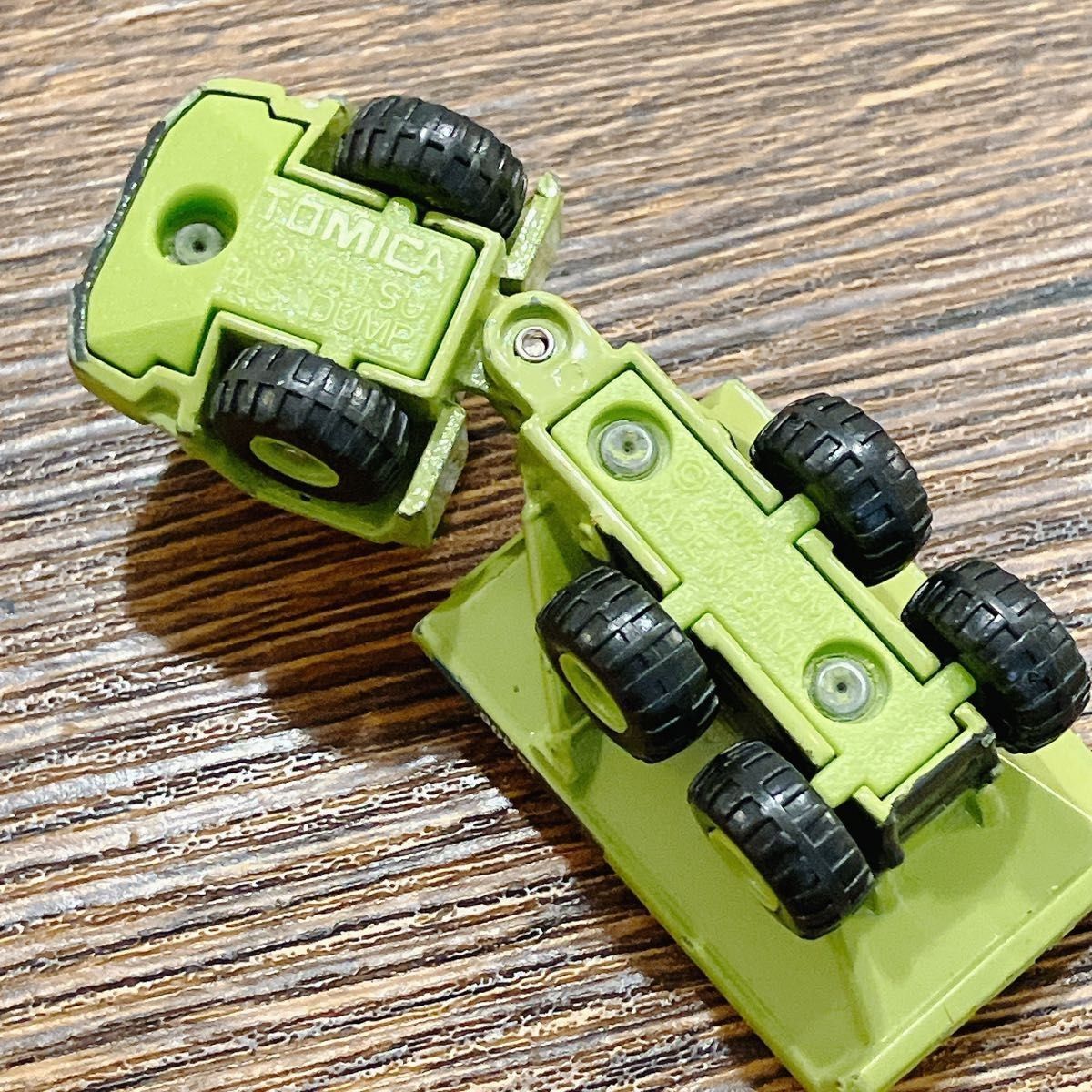 トミカ ミニカー コマツ アーティキュレート ダンプトラック - メルカリ