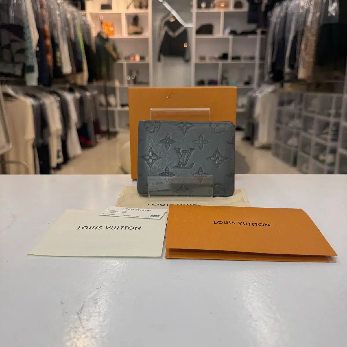 リオブ 전포점 Louis Vuitton ルイヴィトン シャドウ モノグラム マルチプル 二つ折り財布 51,124円