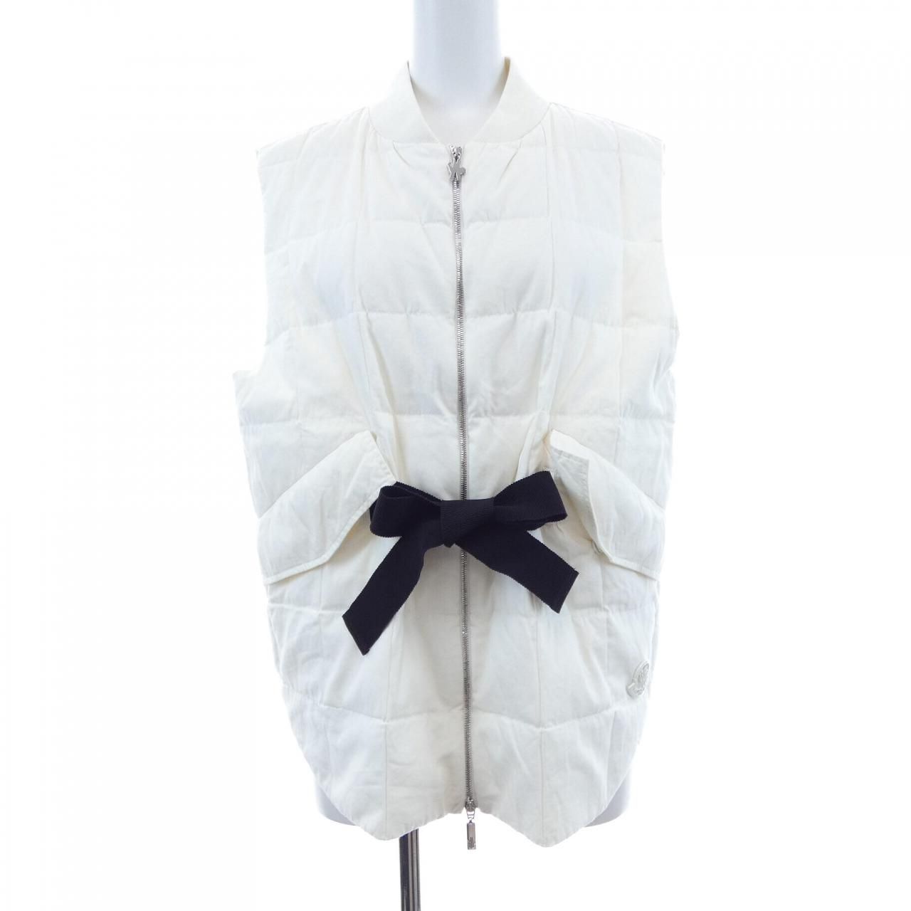 モンクレールガムルージュ MONCLER GAMMEROUGE 11934836400 ダウンベスト
