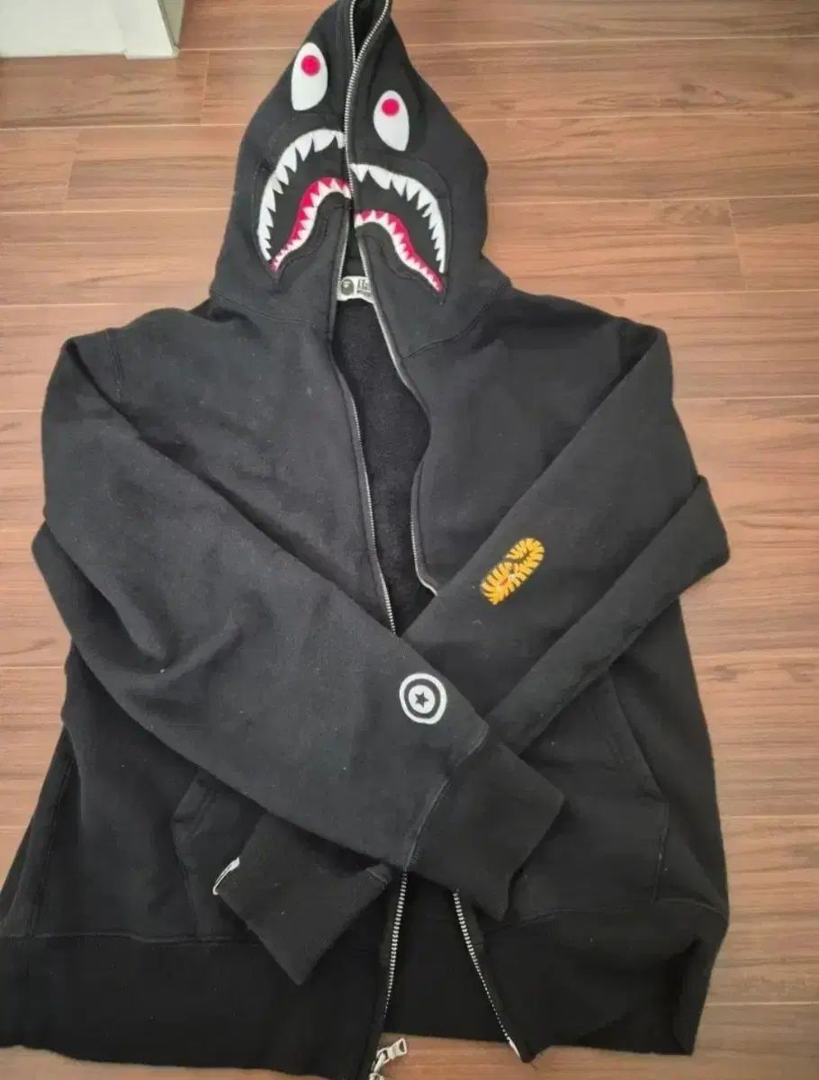 アベイシングエイプ シャークフーデッド オールブラック 出品