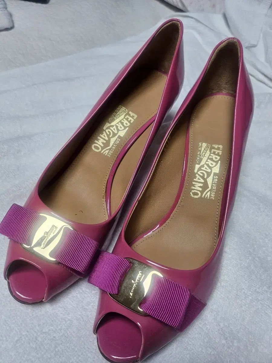 FERRAGAMO フェラガモ ヴァラ 夏靴 7cm 25.5サイズ