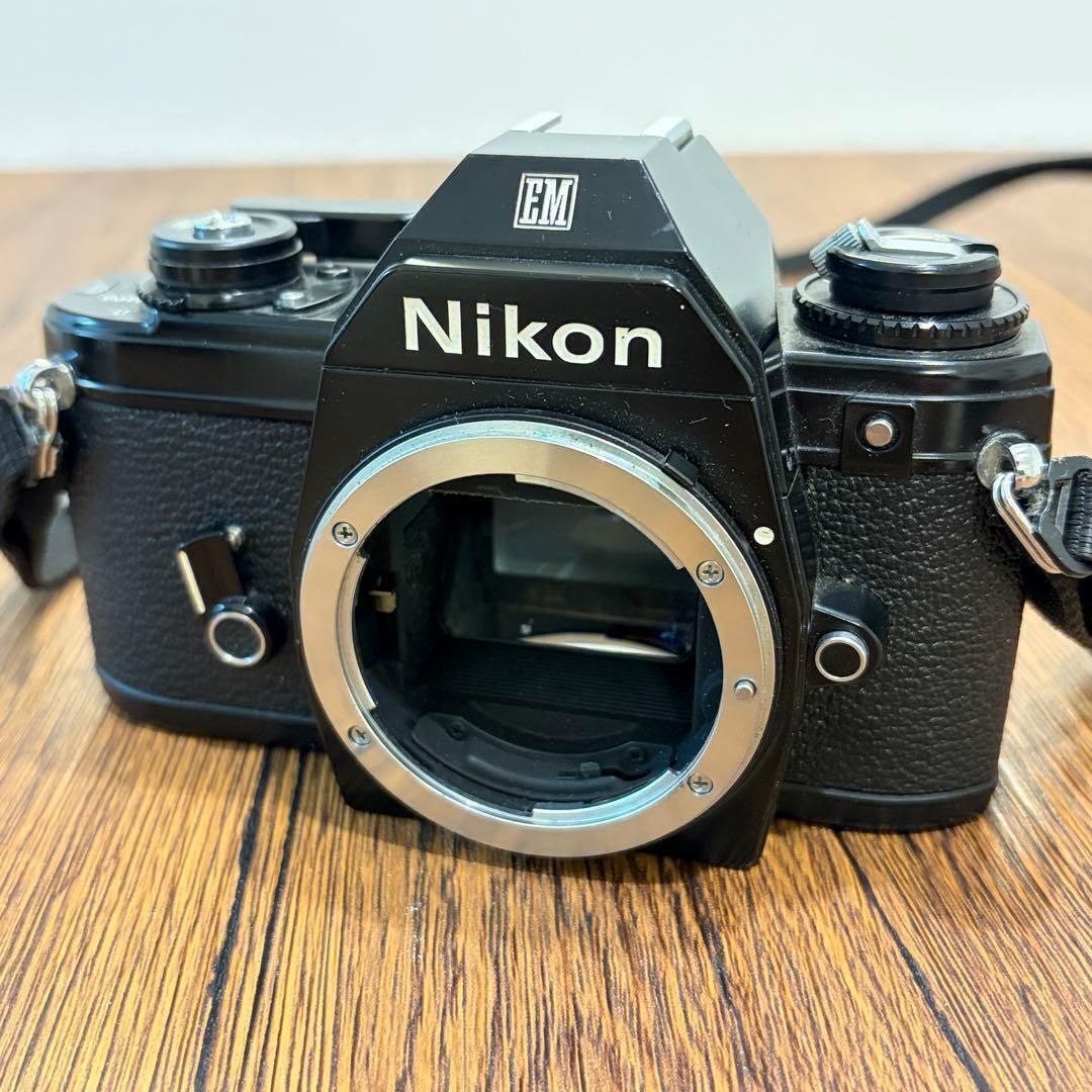 【動作品】Nikon EM 一眼レフ AF NIKKOR 28-80mm 動作品】Nikon EM AF NIKKOR 28-80mm レンズ付 フィルム一眼レフ