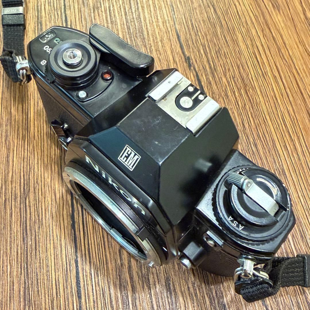 動作品】Nikon EM AF NIKKOR 28-80mm レンズ付 フィルム一眼レフ