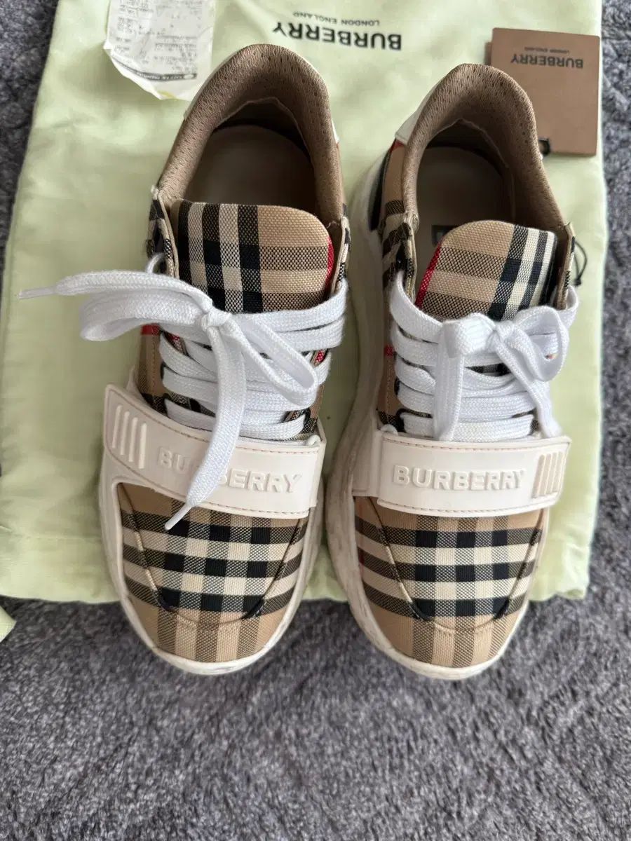 スニーカー バーバリー BURBERRY BURBERRYバーバリーレザースニーカー