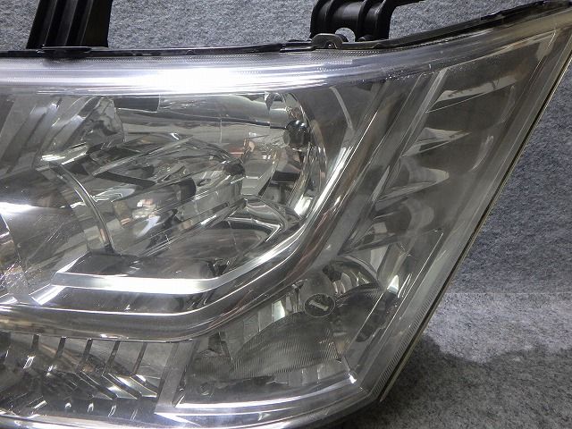 デリカD5 ヘッドライト 左右 HID CV5W CV1W 前期 100-87918 8301C536