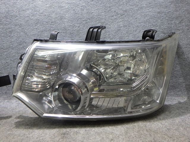 デリカD5 ヘッドライト 左右 HID CV5W CV1W 前期 100-87918 8301C536