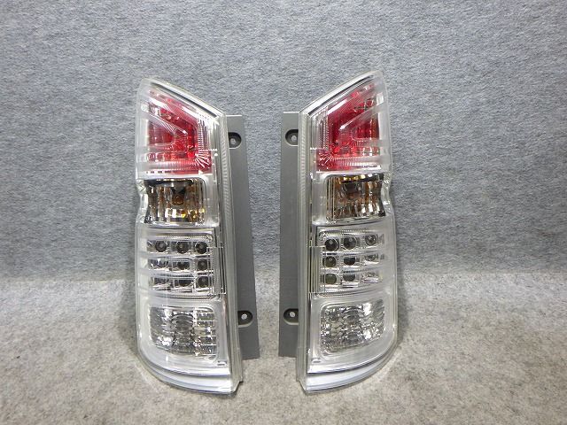 ステップワゴン スパーダ テール 左右 RK5 RK6 前期 P8896 J0 33500