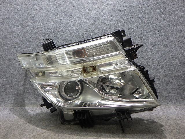 エルグランド 右ヘッドライト HID キセノン E52 TNE52 前期 100-23008