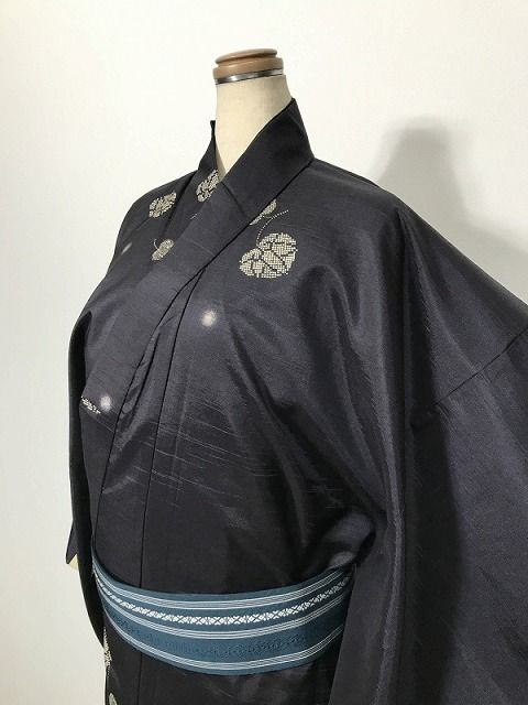 新品 Lサイズ 男物 小紋 化繊 黒地に葵模様