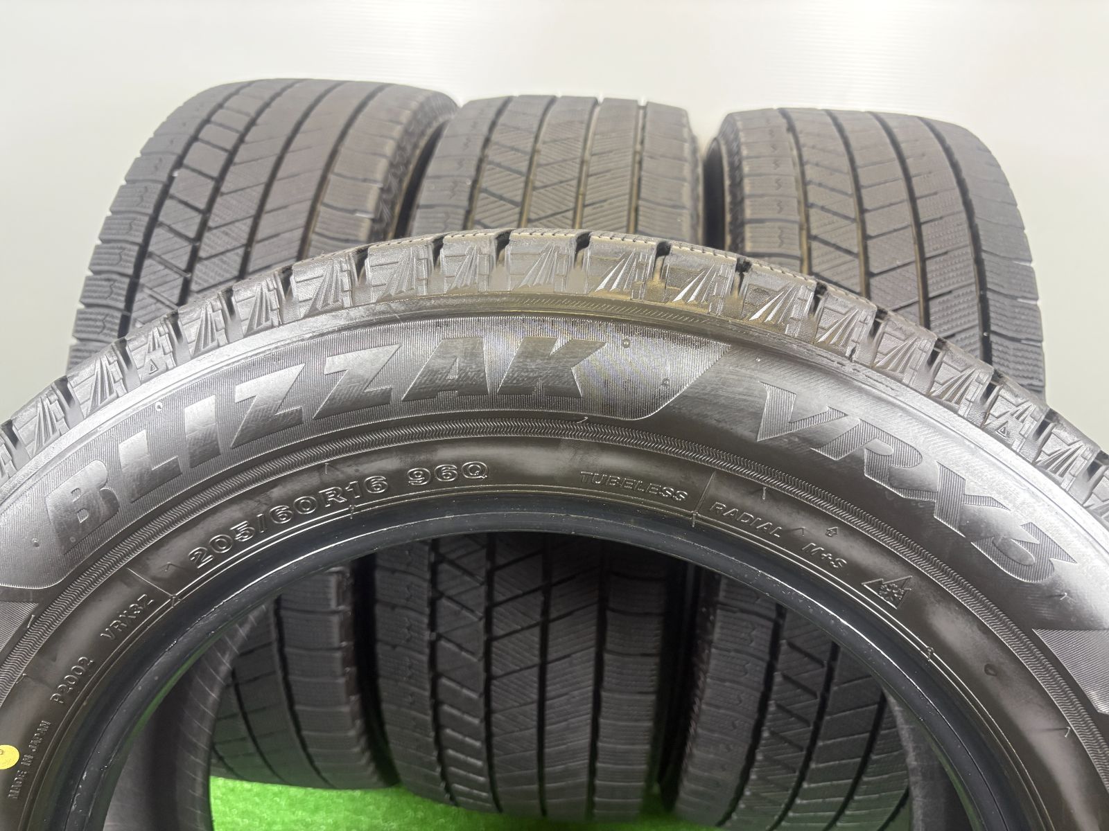 送料無料☆205/60R16 ブリヂストン VRX3 2023年製 4本 冬 タイヤ