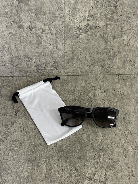 中古】OAKLEY ｵｰｸﾘｰ FROGSKINS ﾌﾛｯｸﾞｽｷﾝ ｻﾝｸﾞﾗｽ ﾌﾞﾗｯｸ 54□17 33955874