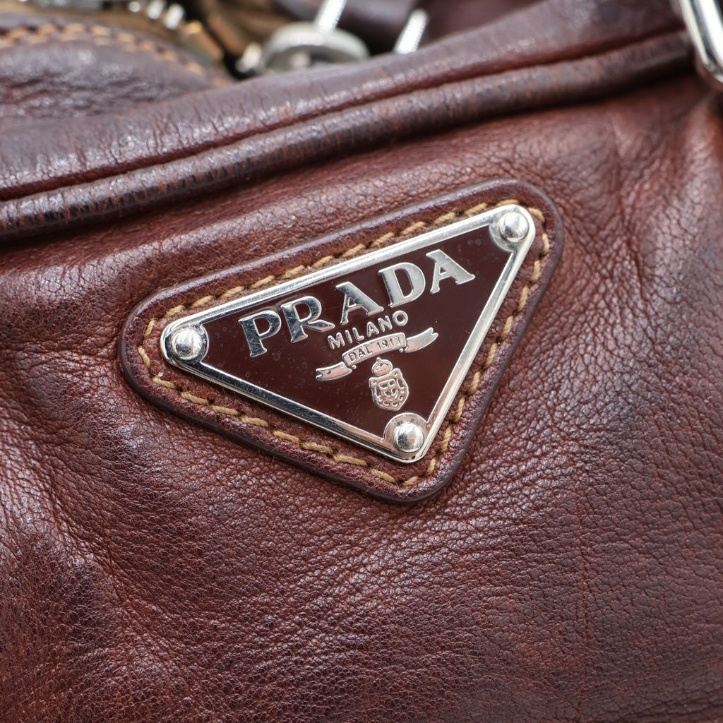 【美品】PRADA ボストンバッグ （南京錠&ネームタグ付き）ブラウン/レッド PRADA (プラダ) ウォッシュドレザーボストンバッグ ハンドバッグ