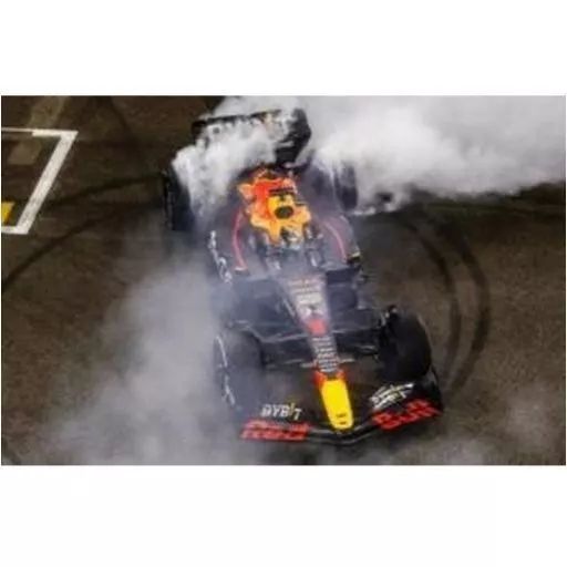 【中古】ミニカー 1/43 Oracle Red Bull Racing RB18 Oracle Red Bull Racing Winner Abu Dhabi 2022 (Bigger base with tyre marks) Max Verstappe
