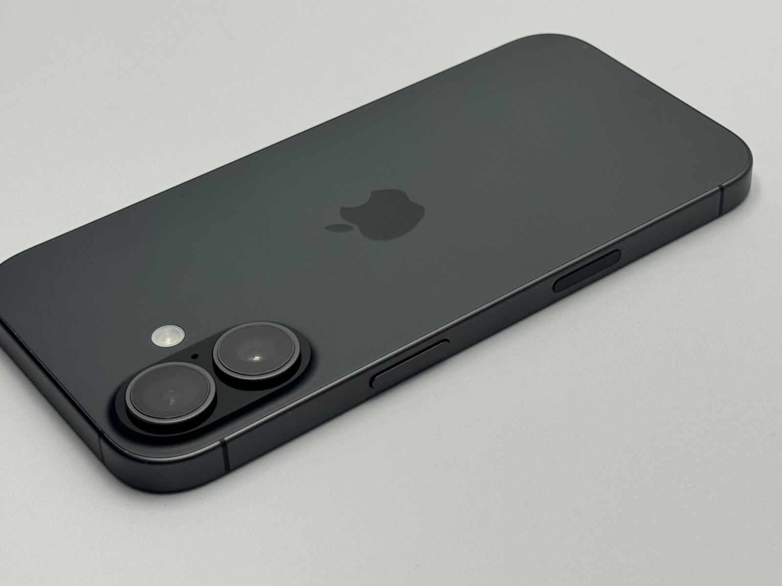 iPhone 17 256GB ブラック 中古B SIMフリー - メルカリ