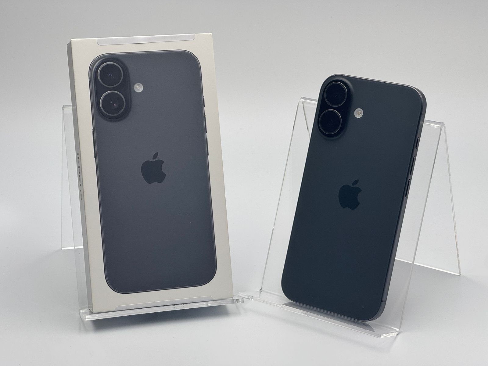 iPhone 17 256GB ブラック 中古B SIMフリー - メルカリ