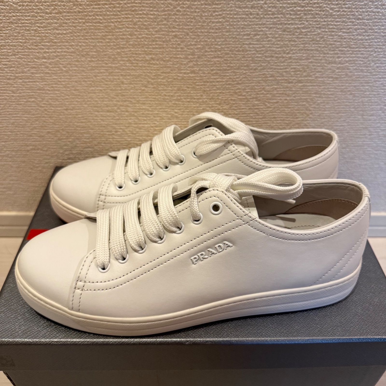 値下げ可能】PRADA プラダ 革スニーカー ホワイト White 白 - メルカリ