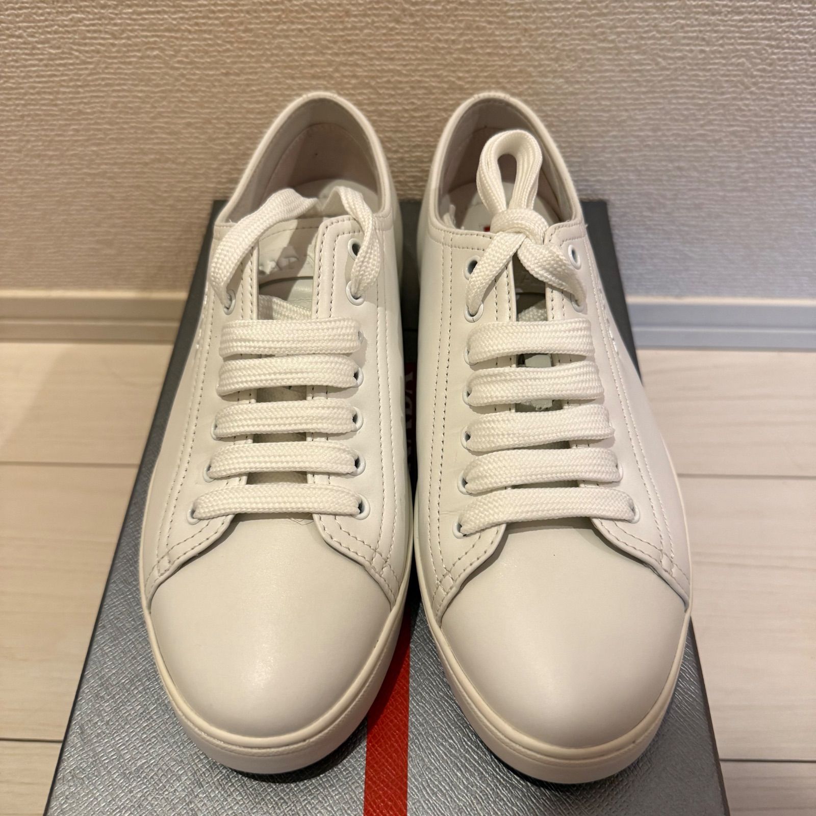 値下げ可能】PRADA プラダ 革スニーカー ホワイト White 白 - メルカリ
