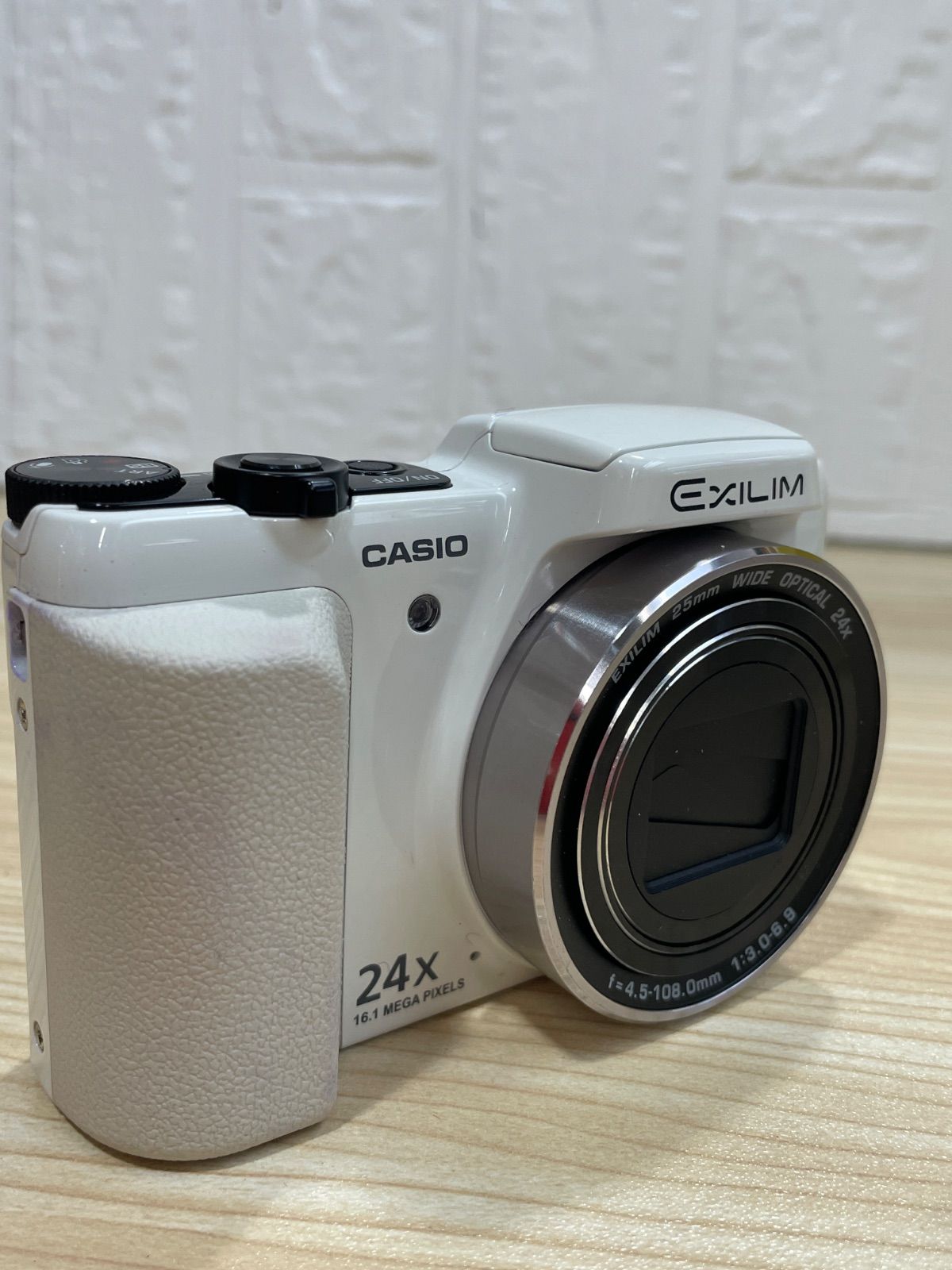 CASIO カシオ EXILIM EX-H60 ホワイトデジタルカメラ - メルカリ
