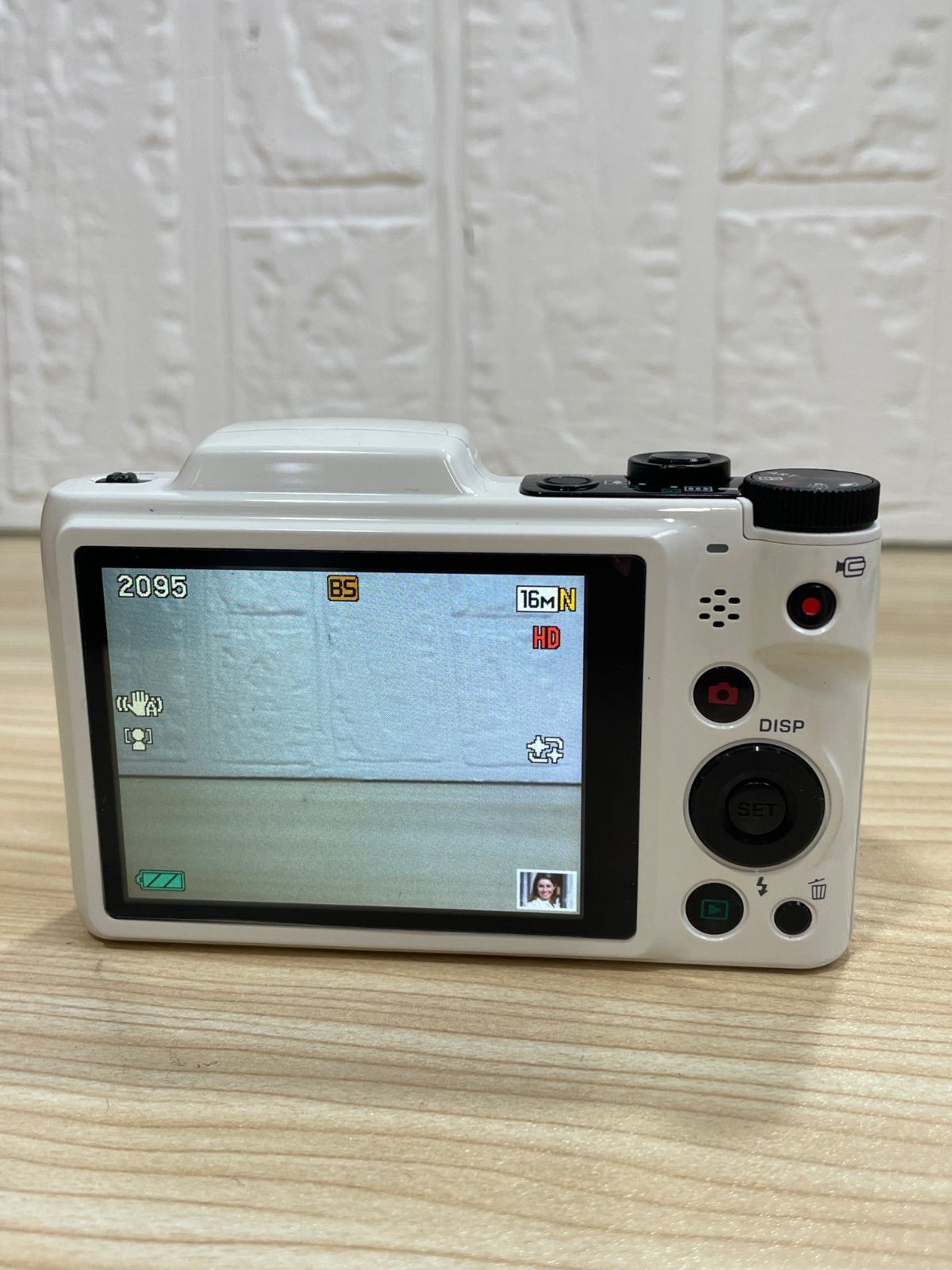 CASIO カシオ EXILIM EX-H60 ホワイトデジタルカメラ - メルカリ
