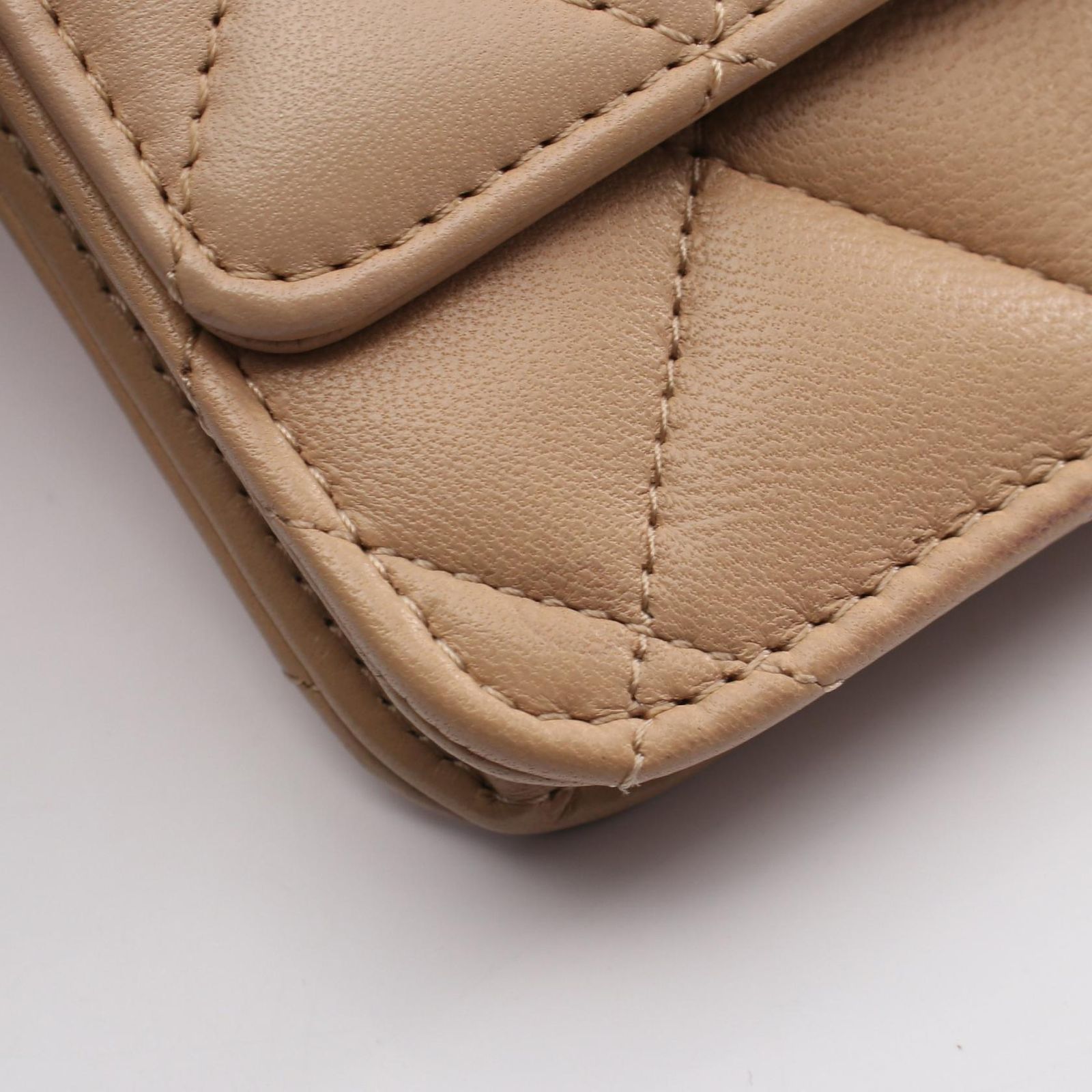 シャネル CHANEL ショルダーバッグ マトラッセ ベージュ ラムスキン