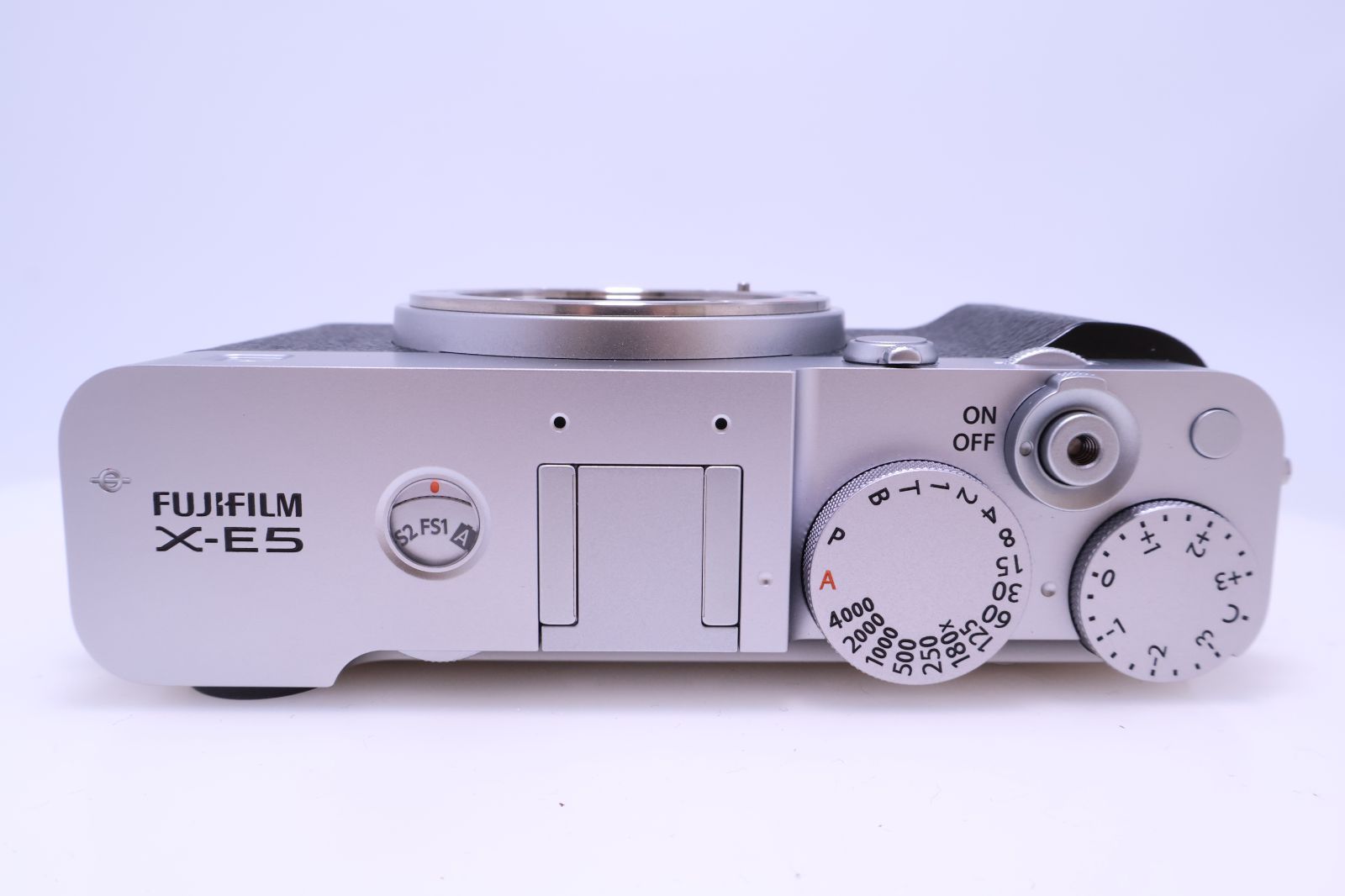 76回 ほぼ新品】FUJIFILM X-E5 ボディ シルバー F X-E5-S JP 日英二