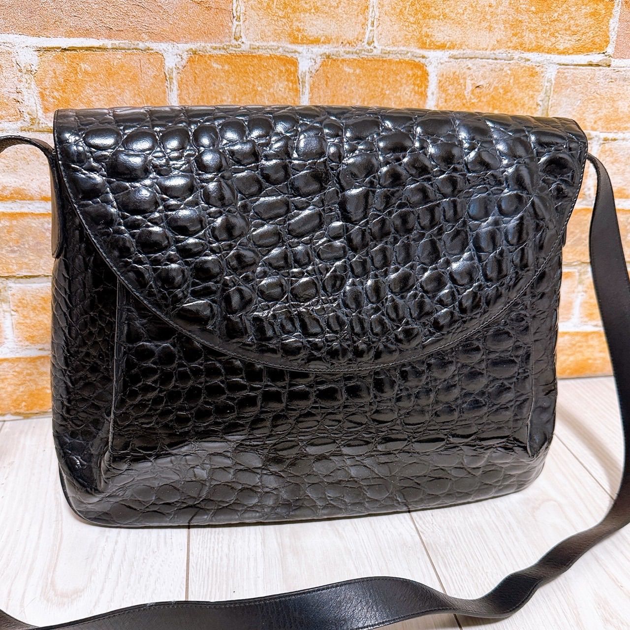 (美品) Ferragamo(フェラガモ)ショルダーバッグ クロコ ブラック