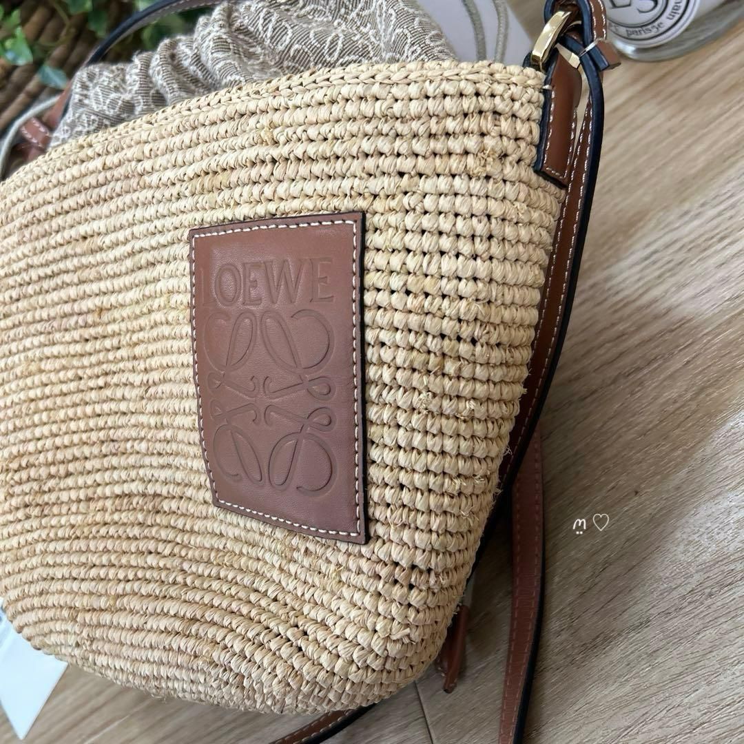 LOEWEロエベ　ポシェットバッグ　ショルダー斜めがけカゴバッグ　ラフィア LOEWEロエベ ポシェットバッグ 斜めがけショルダーカゴバッグ ラフィア