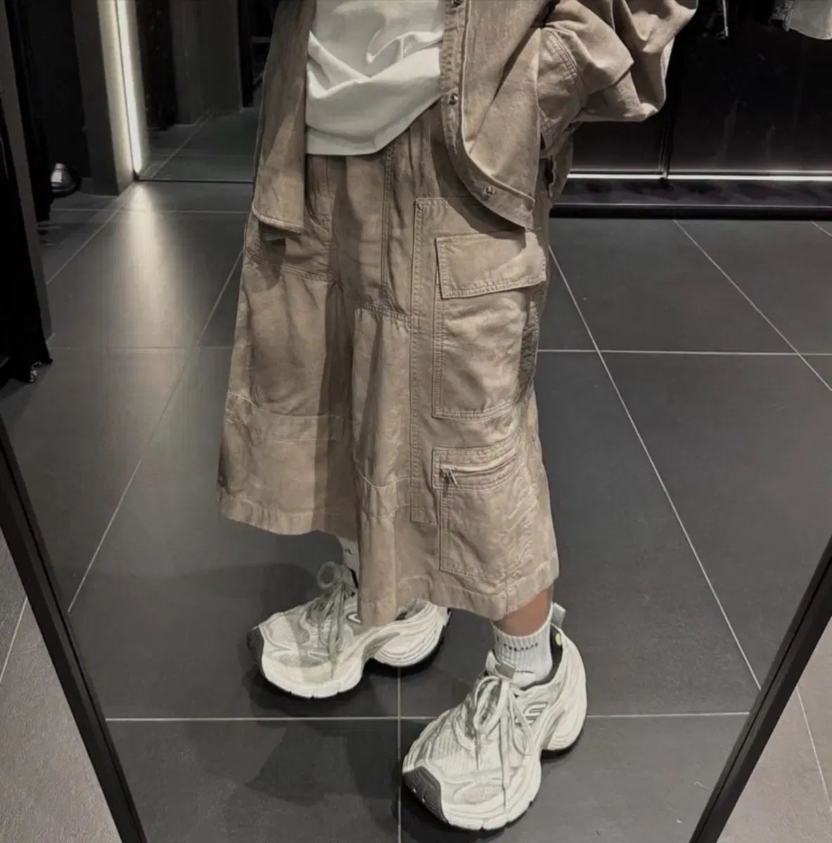 48 Juun.J ジュンジェイ 25fw ダーティーオイルウォッシュ バミューダ デニムパンツ 47,270円