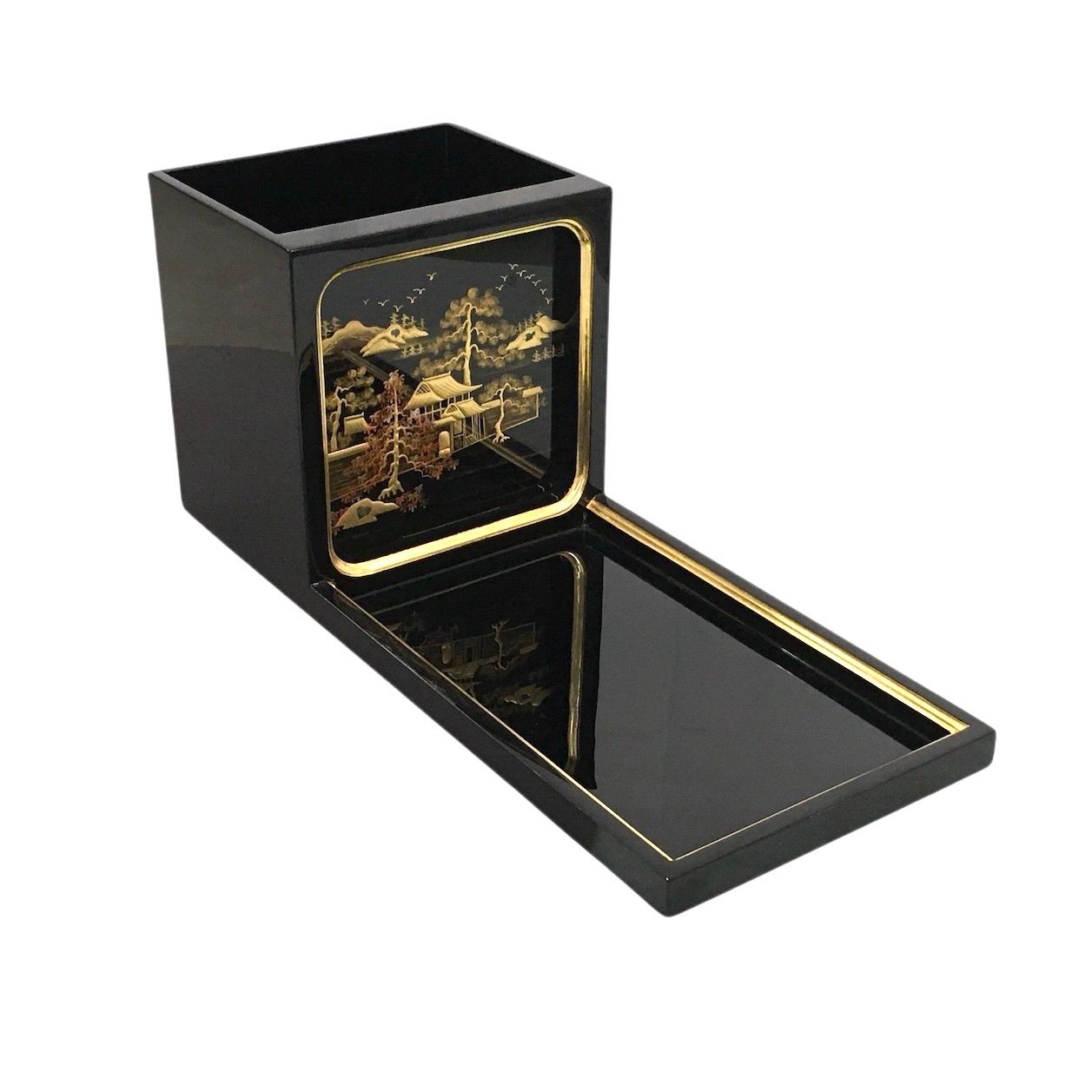 漆器工芸品　黒塗り　金蒔絵　山水画