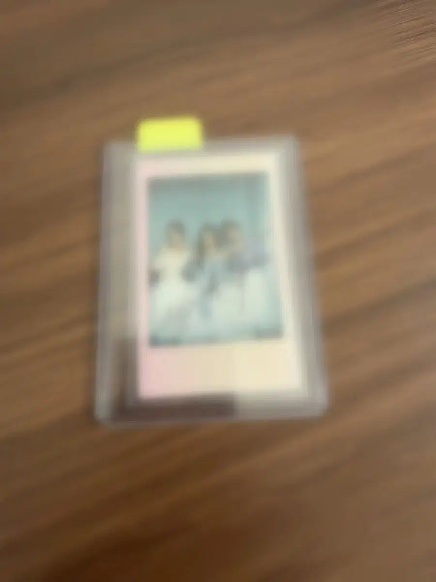 IZ*ONE(アイズワン) 団体 サイン チェキ ポラロイド 出品