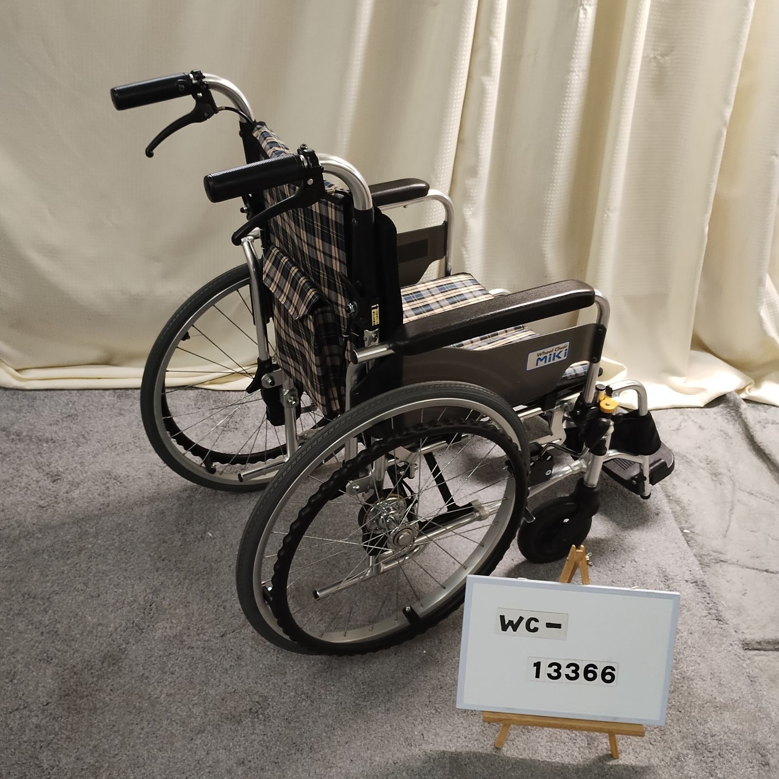 WC-13366) MiKi ミキ SKT-4LO コンパクト 低座面 自走式/車椅子/車イス 