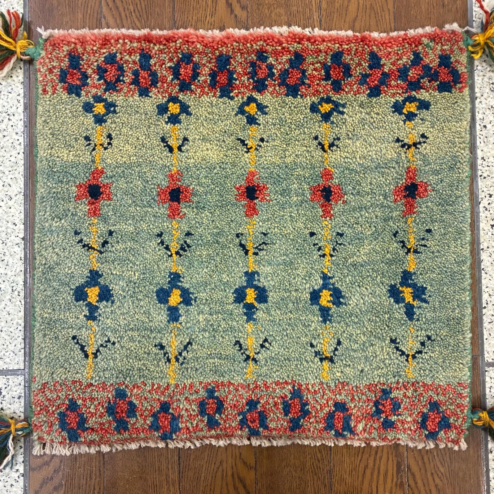 大きめ40×42cm｜極上 ロルバフ ギャッベ座布団 手織り絨毯 イラン産