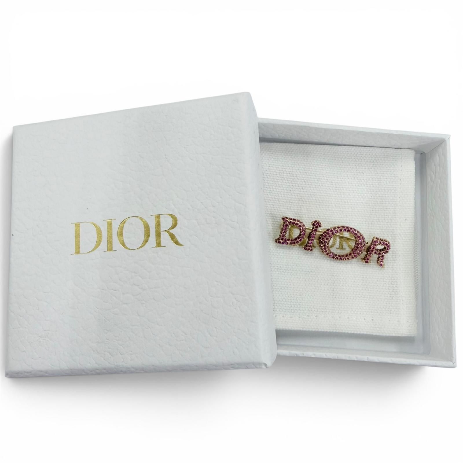 週末価格！Dior ピンクストーンロゴピアス　保存袋付き 極美品☆DIOR ディオール ロゴ ラインストーン ブローチ アクセサリー