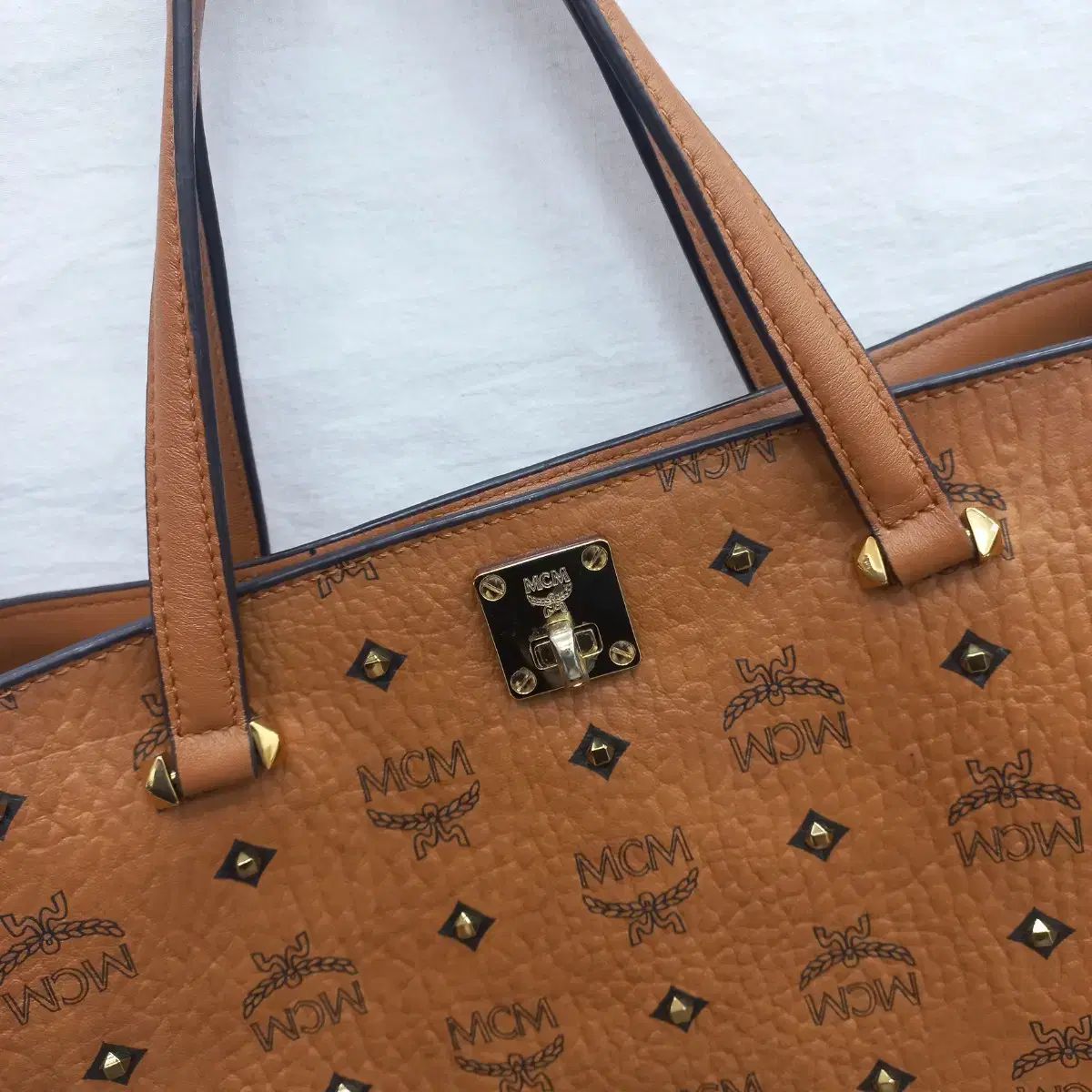 MCM ヴィセトス スタッズ トートバッグ