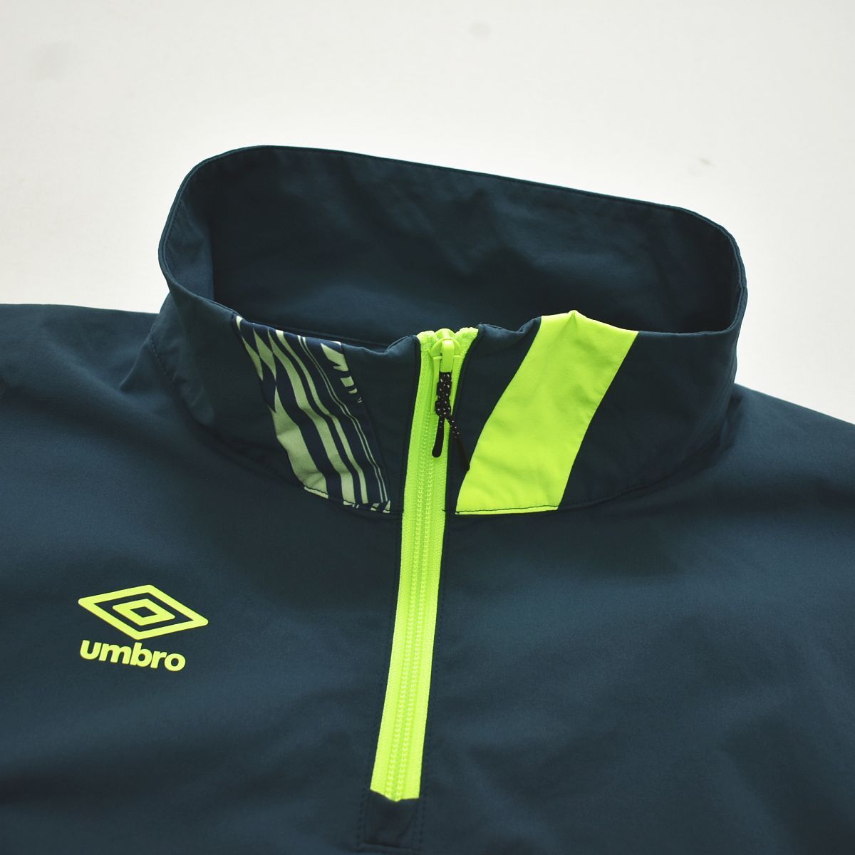 美品】 【デサント製】 アンブロ UMBRO ハーフジップ ウィンド