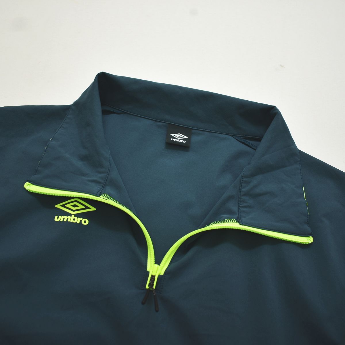 美品】 【デサント製】 アンブロ UMBRO ハーフジップ ウィンド