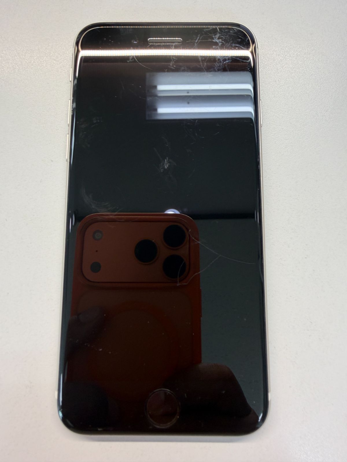 iPhone SE3 64GB スターライト 100% デモ機 359968971438523