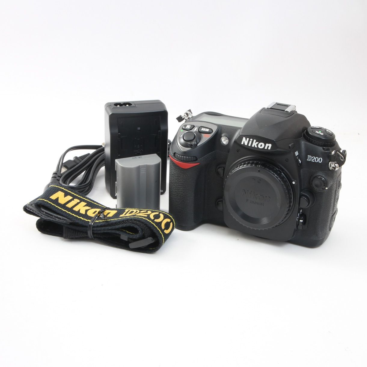 NIKON D200 シャッター総回数63，917回 一部難ありますが、まだまだ