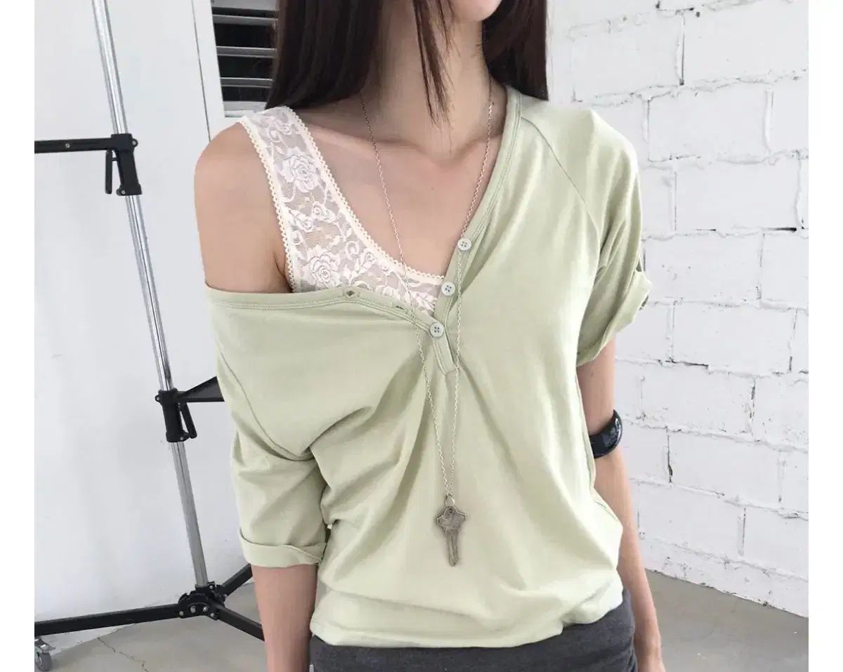 ジグザグ ロールアップ Tシャツ Vネック 半袖T + レース チューブトップ ビスチェ