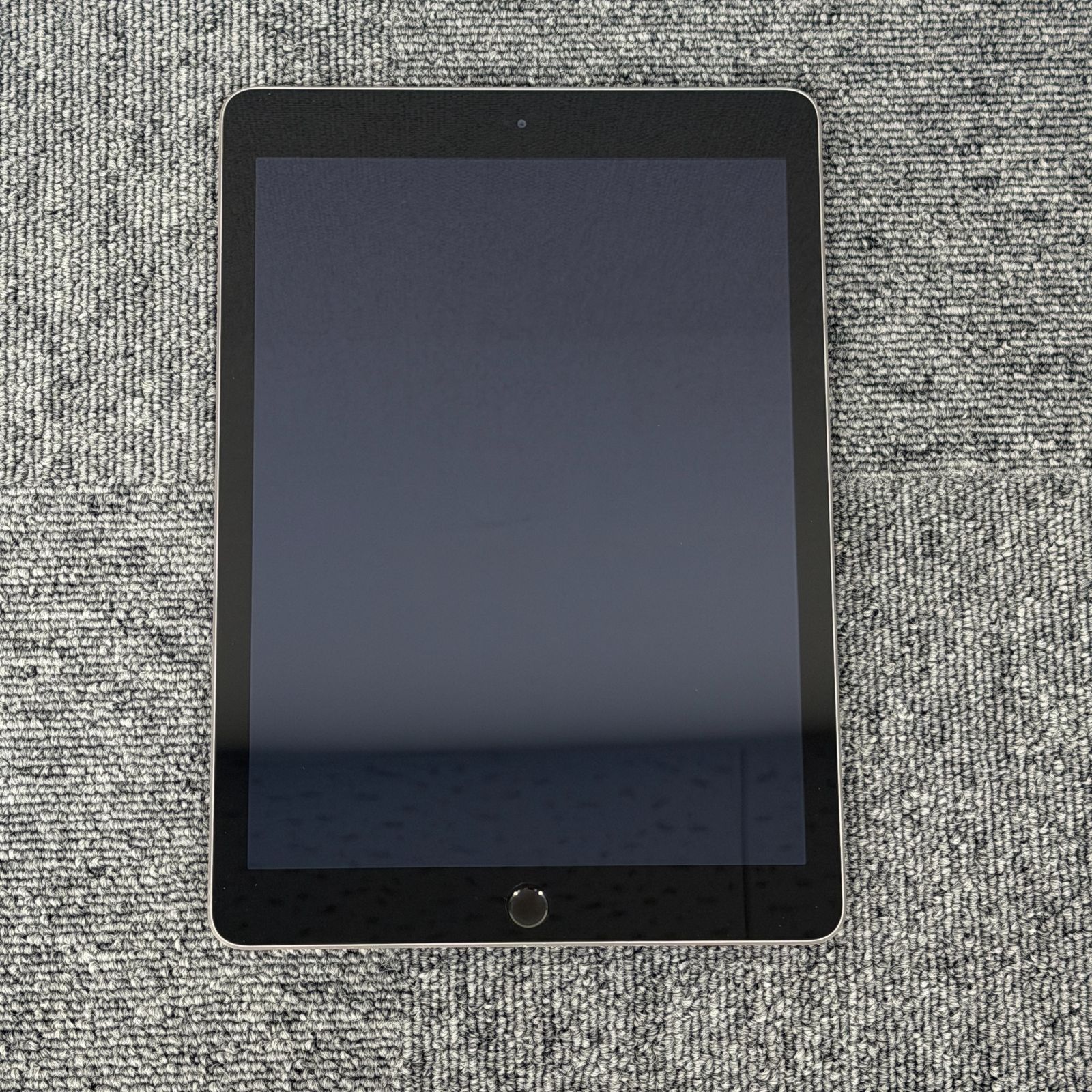 美品】Apple iPad (第5世代) Wi-Fiモデル スペースグレイ 動作確認