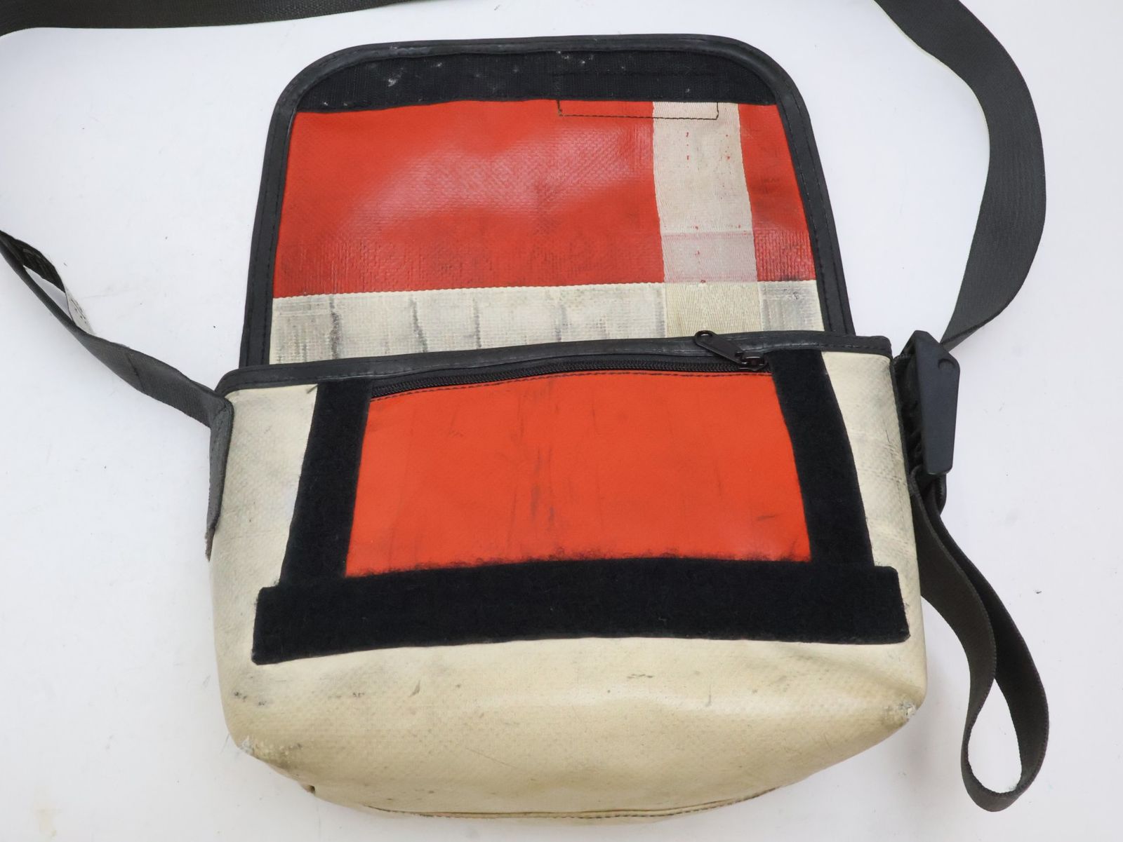 2607-7 フライターグ ショルダーバッグ FREITAG リサイクル素材