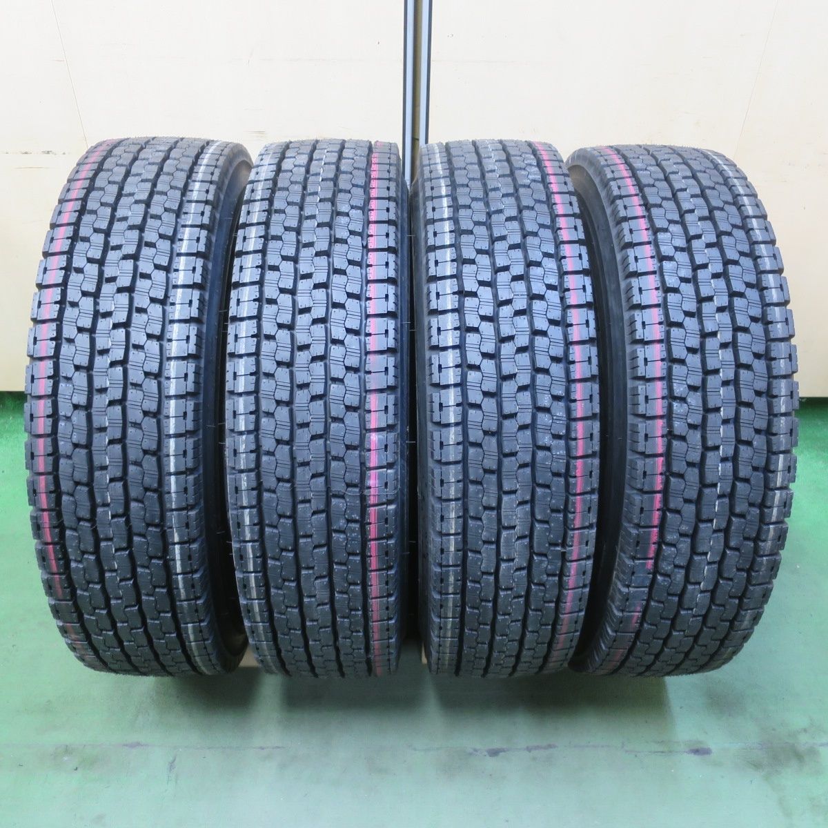 未使用!25年★トラック タイヤ 225/90R17.5 127/125L スタッドレス ブリヂストン W999 17.5インチ★6062101イスタ
