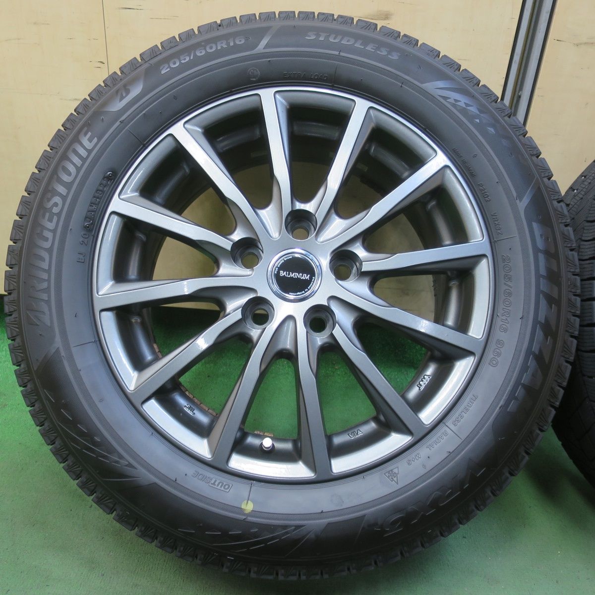バリ溝！22年！キレイ！9.5分◎スタッドレス 205/60R16 ブリヂストン 