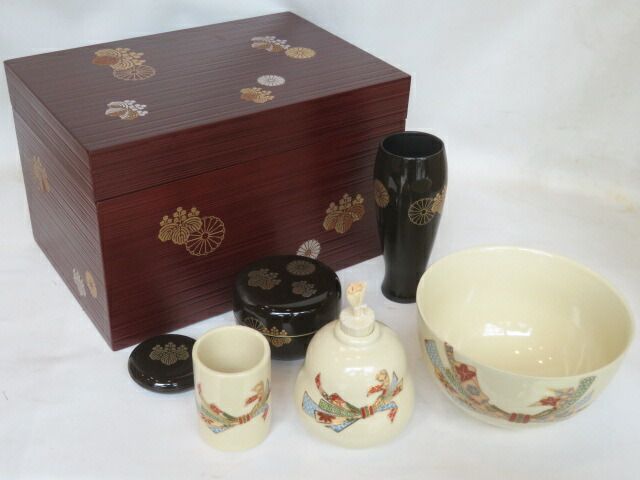 睦月）〔在庫処分品〕利休茶箱 高台寺蒔絵 木製千筋うるみ塗 三点
