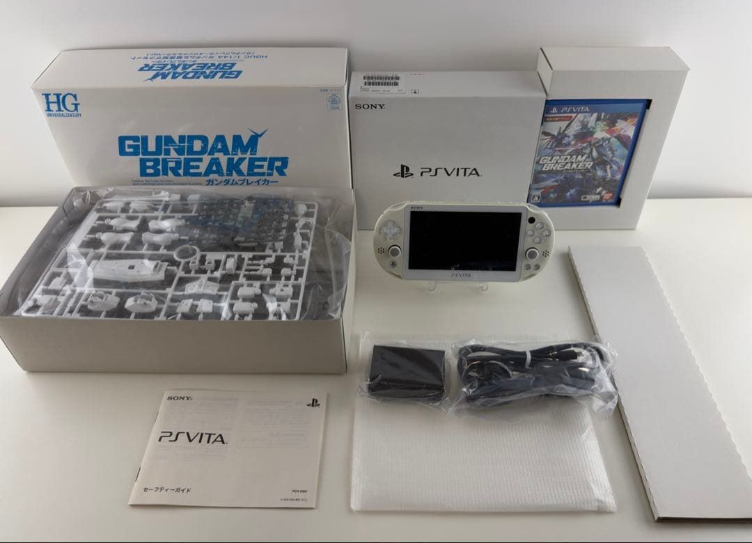 美品 PSVITA ガンダムブレイカー 本体 PCH 2000 ソニー ヴィータ