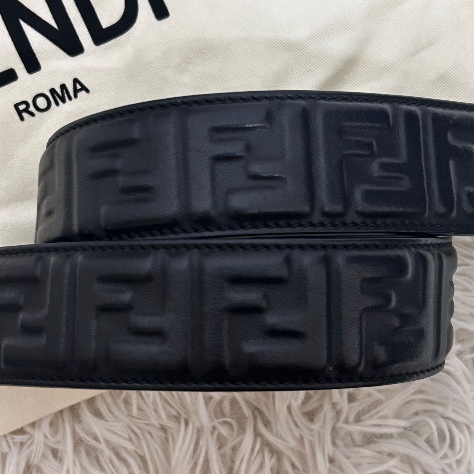 FENDI ストラップユーミニ　保存袋　極美品 FENDI フェンディ ストラップユー ズッカ柄 レザー 保存袋 ショルダー