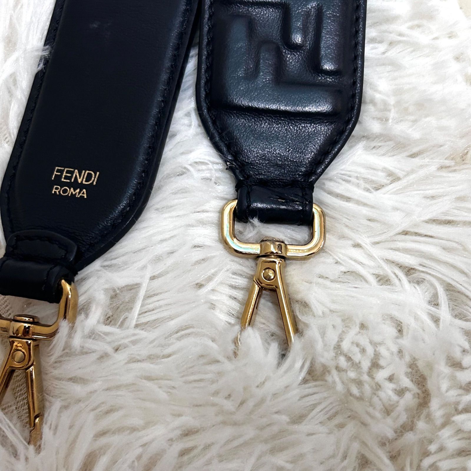 FENDI フェンディ ストラップユー ズッカ柄 レザー 保存袋 ショルダー